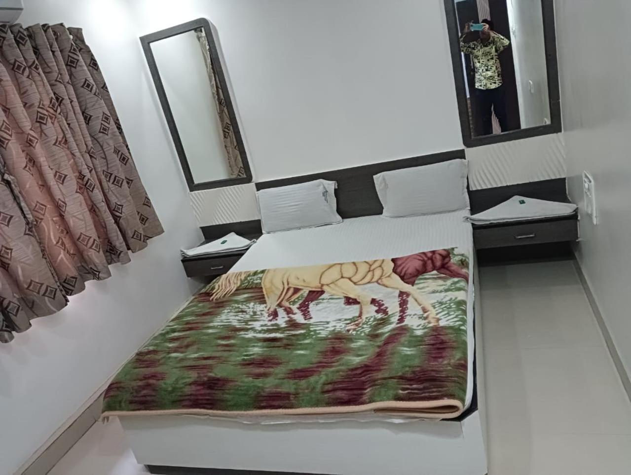 Hotel Shri Sai Darshan Shirdi Zewnętrze zdjęcie